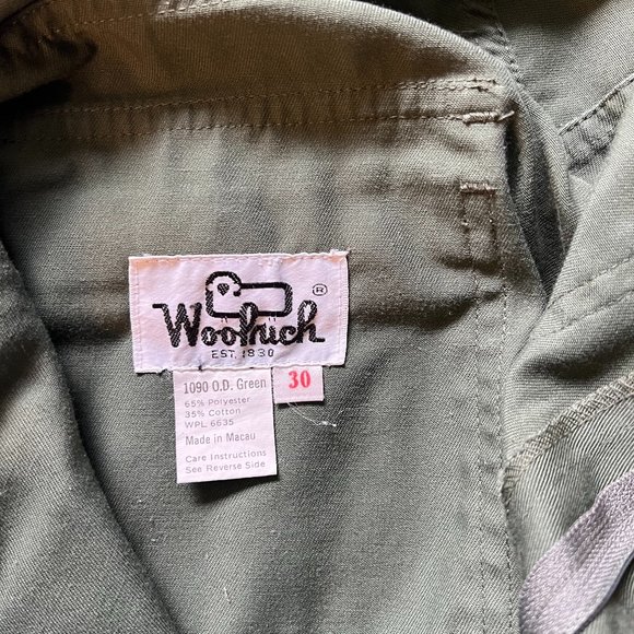 Vintage Woolrich Women's Green Cargo Shorts - Picture 4 of 4